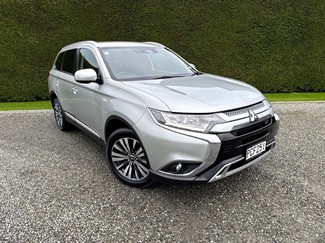 2022 Mitsubishi Outlander - Thumbnail