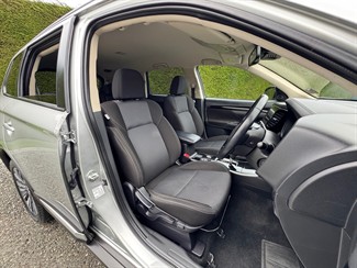 2022 Mitsubishi Outlander - Thumbnail