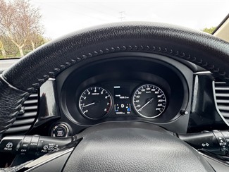2022 Mitsubishi Outlander - Thumbnail