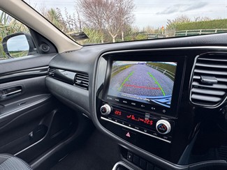 2022 Mitsubishi Outlander - Thumbnail