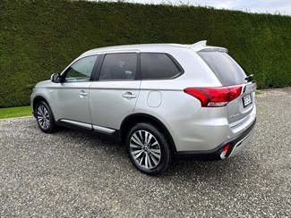2022 Mitsubishi Outlander - Thumbnail