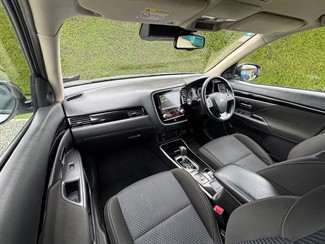 2022 Mitsubishi Outlander - Thumbnail