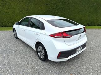 2022 Hyundai Ioniq - Thumbnail