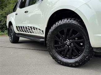 2021 Nissan Navara - Thumbnail