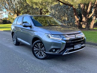 2020 Mitsubishi Outlander - Thumbnail