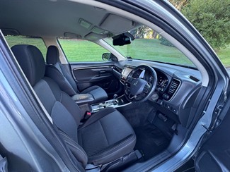 2020 Mitsubishi Outlander - Thumbnail