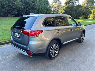 2020 Mitsubishi Outlander - Thumbnail
