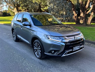 2020 Mitsubishi Outlander - Thumbnail