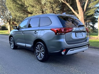 2020 Mitsubishi Outlander - Thumbnail
