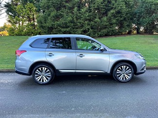 2020 Mitsubishi Outlander - Thumbnail