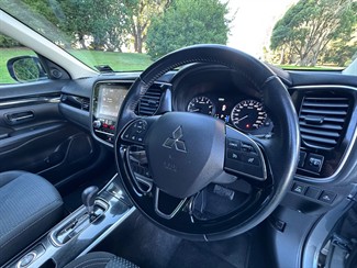 2020 Mitsubishi Outlander - Thumbnail