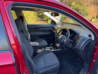 2022 Mitsubishi Outlander - Thumbnail
