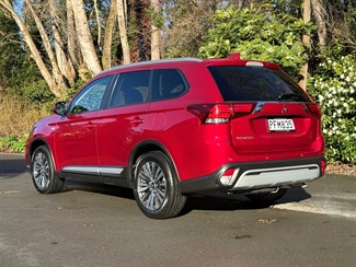 2022 Mitsubishi Outlander - Thumbnail