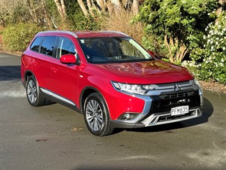 2022 Mitsubishi Outlander - Thumbnail