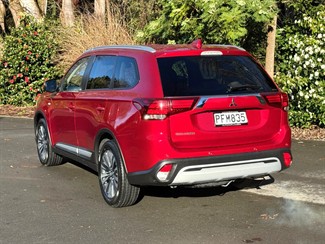 2022 Mitsubishi Outlander - Thumbnail