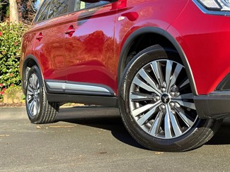 2022 Mitsubishi Outlander - Thumbnail