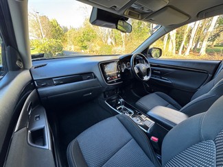 2022 Mitsubishi Outlander - Thumbnail