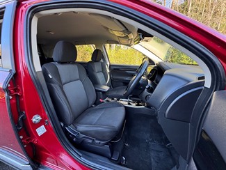 2022 Mitsubishi Outlander - Thumbnail