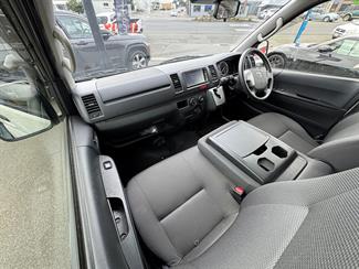 2020 Toyota Hiace - Thumbnail