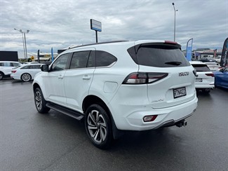 2021 Isuzu MU-X - Thumbnail