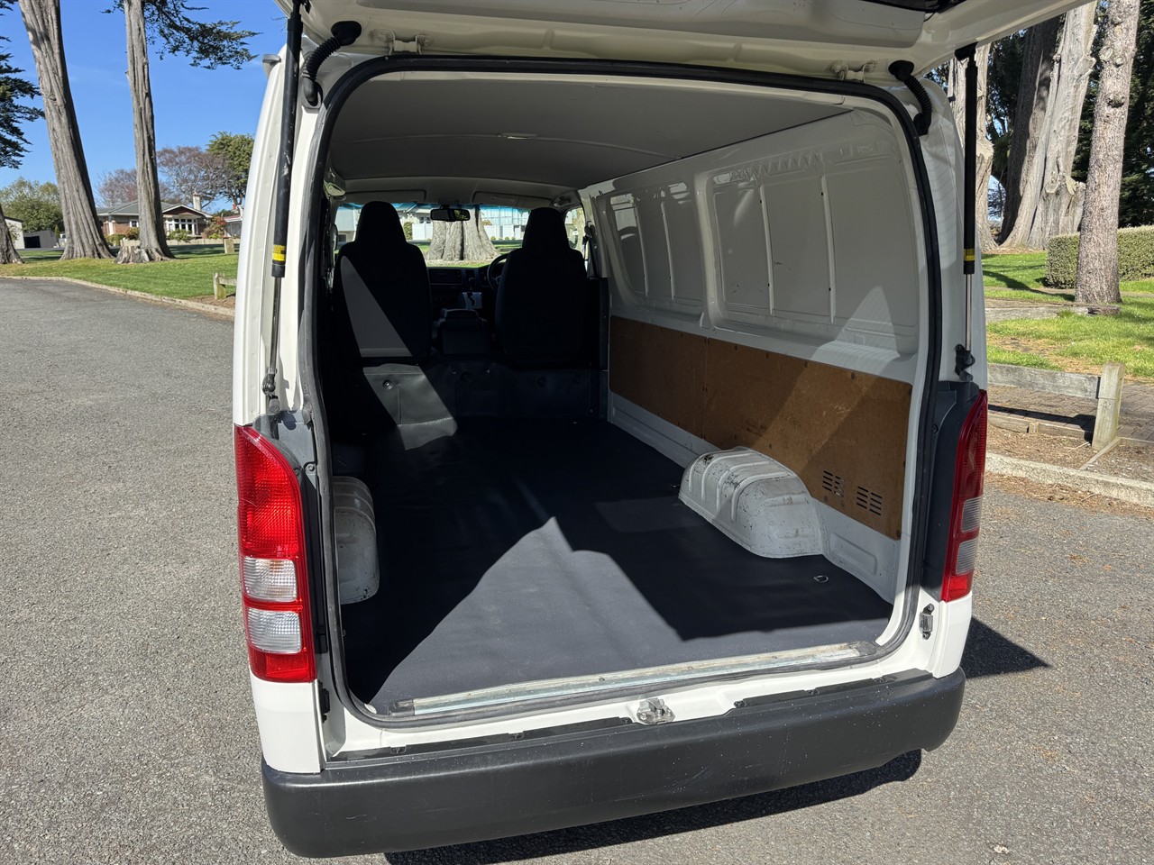 2017 TOYOTA Hiace