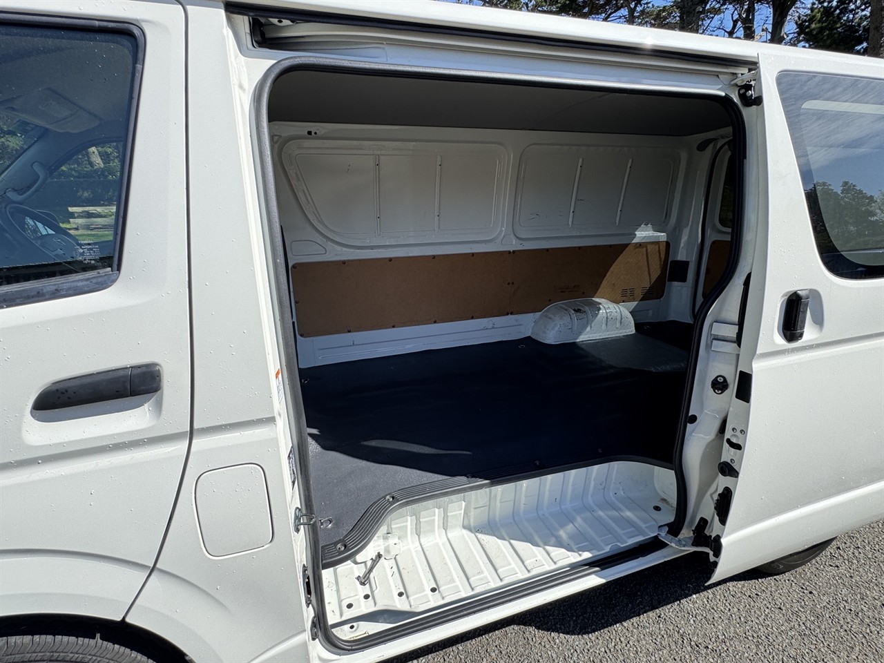 2017 TOYOTA Hiace
