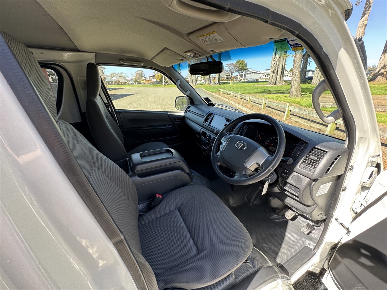 2017 TOYOTA Hiace