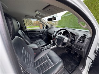 2019 Isuzu MU-X - Thumbnail