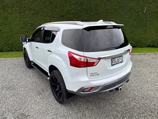 2019 Isuzu MU-X - Thumbnail