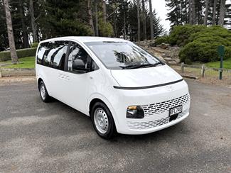 2025 Hyundai Staria - Thumbnail