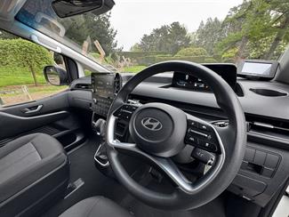 2025 Hyundai Staria - Thumbnail