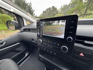 2025 Hyundai Staria - Thumbnail