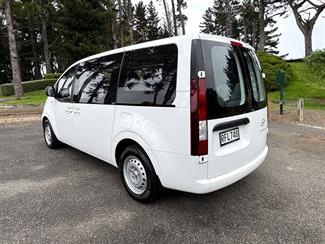 2025 Hyundai Staria - Thumbnail
