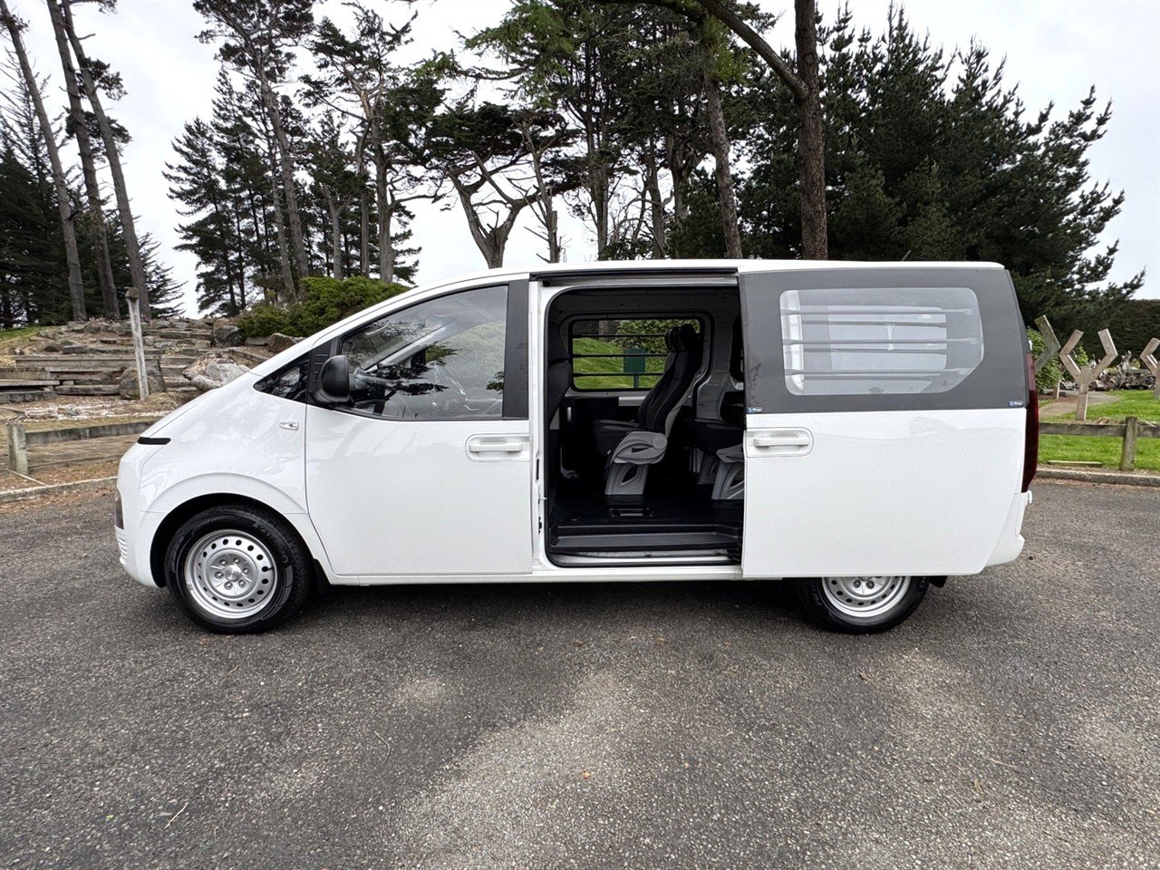 2025 Hyundai Staria