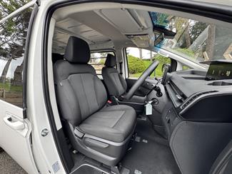2025 Hyundai Staria - Thumbnail