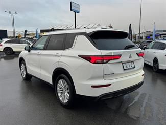 2022 Mitsubishi Outlander - Thumbnail