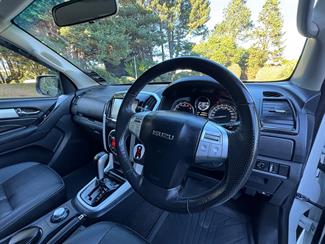 2018 Isuzu MU-X - Thumbnail