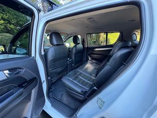 2018 Isuzu MU-X - Thumbnail