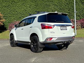 2018 Isuzu MU-X - Thumbnail