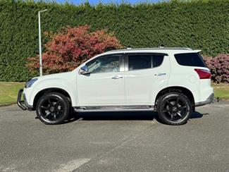 2018 Isuzu MU-X - Thumbnail