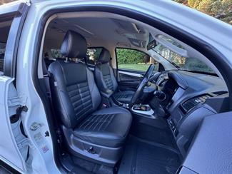 2018 Isuzu MU-X - Thumbnail