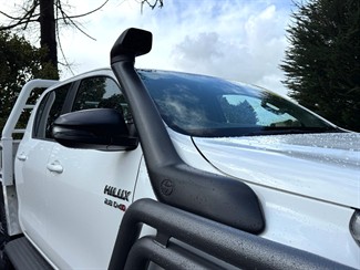 2023 Toyota Hilux - Thumbnail