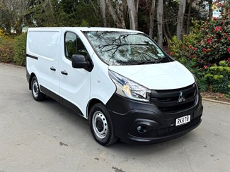 2021 Mitsubishi Express - Thumbnail