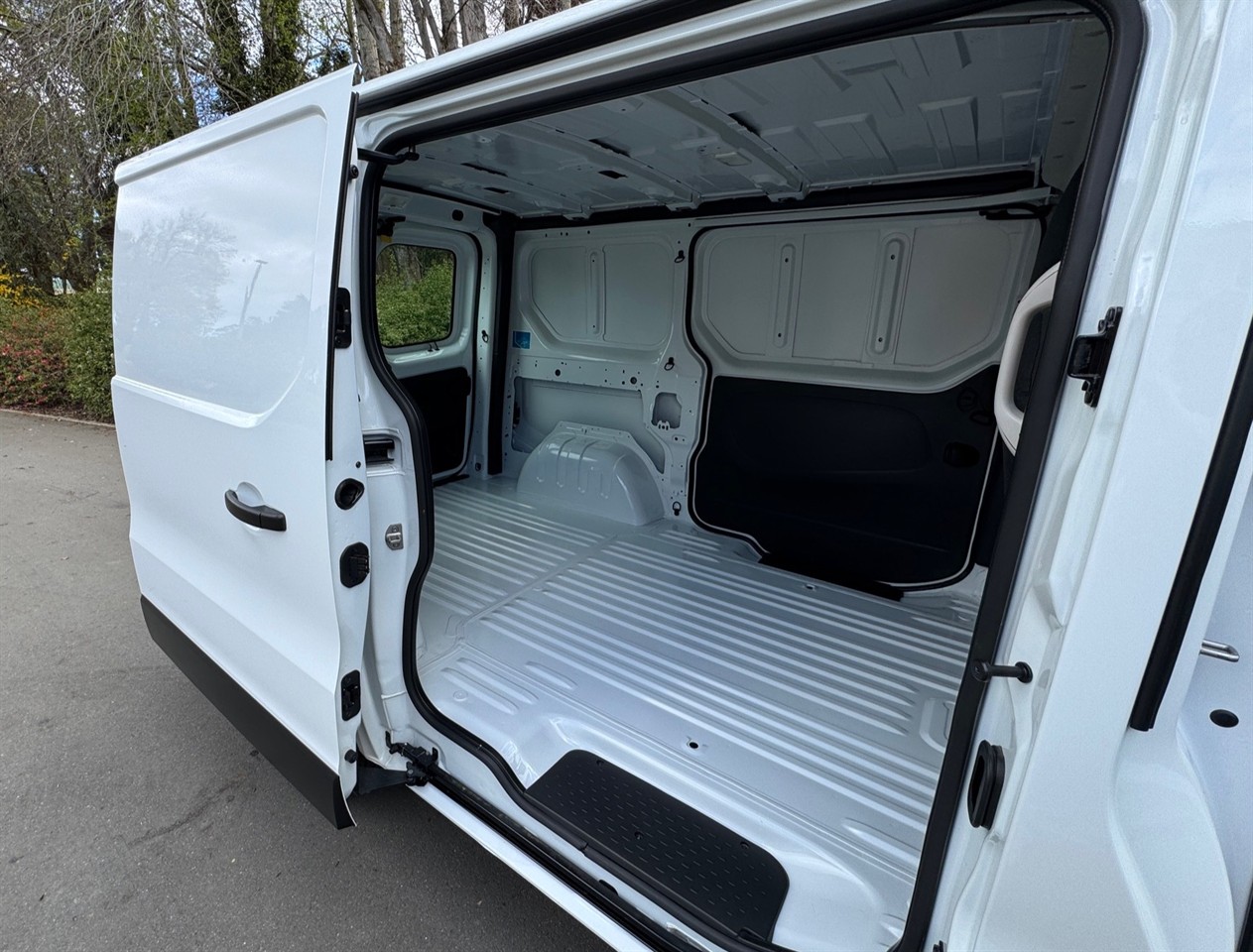 2021 Mitsubishi Express
