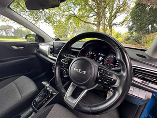 2023 KIA Stonic - Thumbnail