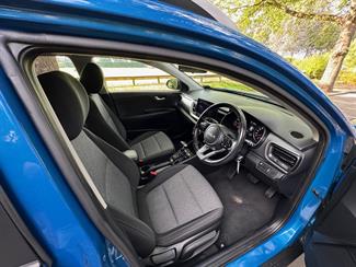 2023 KIA Stonic - Thumbnail