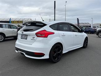 2017 Ford Focus - Thumbnail